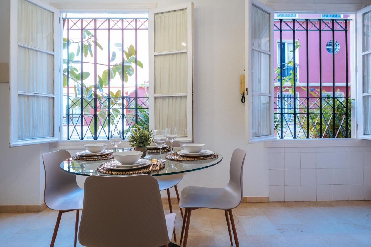 Lirio Suite Apartment - Private Parking Included Seville Ngoại thất bức ảnh