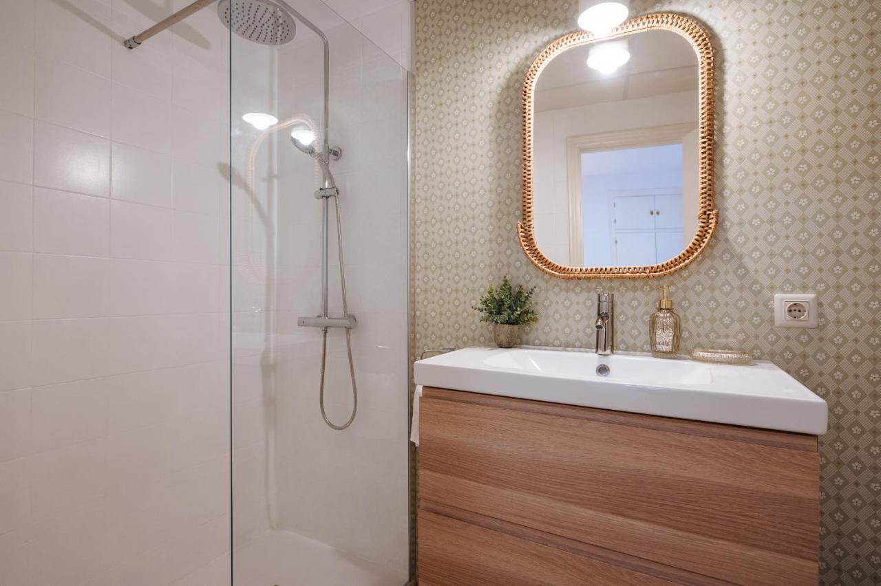 Lirio Suite Apartment - Private Parking Included Seville Ngoại thất bức ảnh