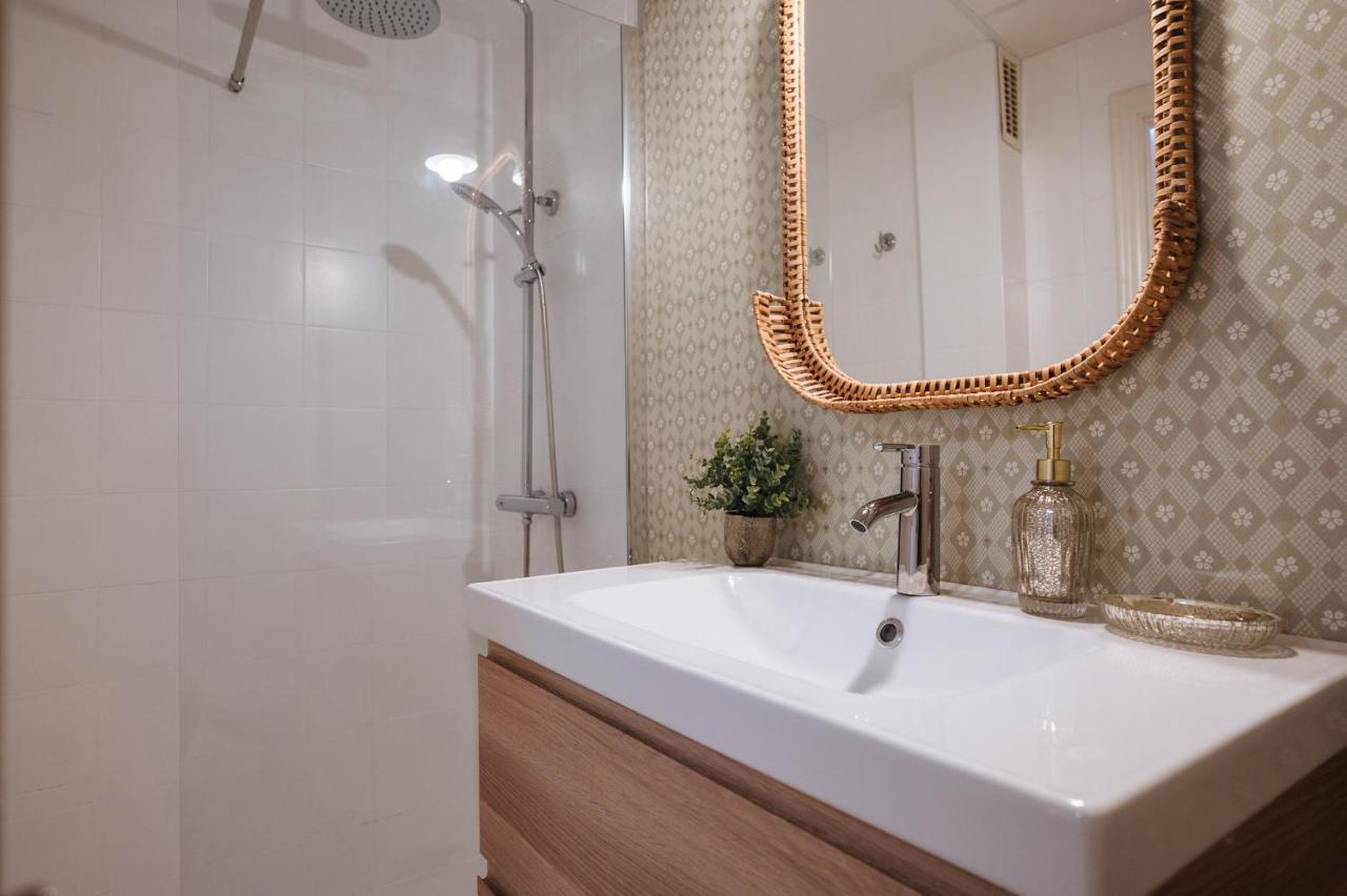Lirio Suite Apartment - Private Parking Included Seville Ngoại thất bức ảnh
