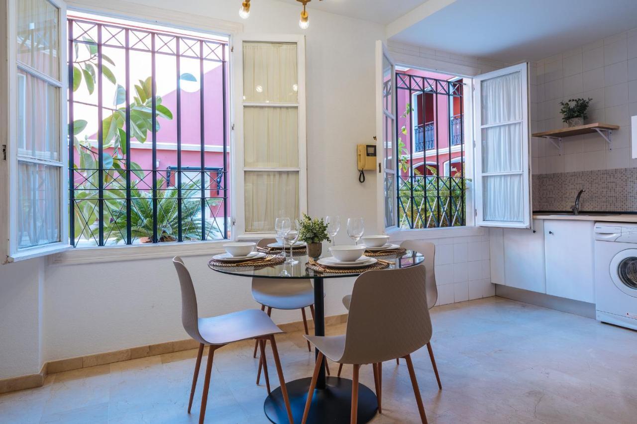 Lirio Suite Apartment - Private Parking Included Seville Ngoại thất bức ảnh