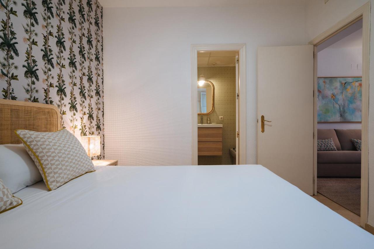 Lirio Suite Apartment - Private Parking Included Seville Ngoại thất bức ảnh